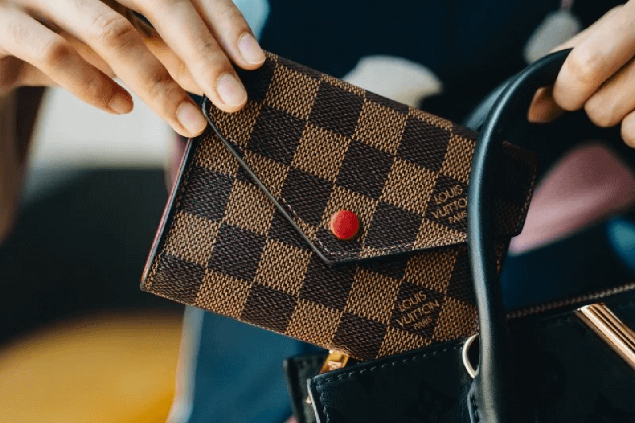 Thoughts on Neverfull MM and Victorine Wallet in Damier Azur? :  r/Louisvuitton